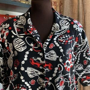 Vintage Traffic Jam, casual black red white novelty short sleeve blouse. Size M